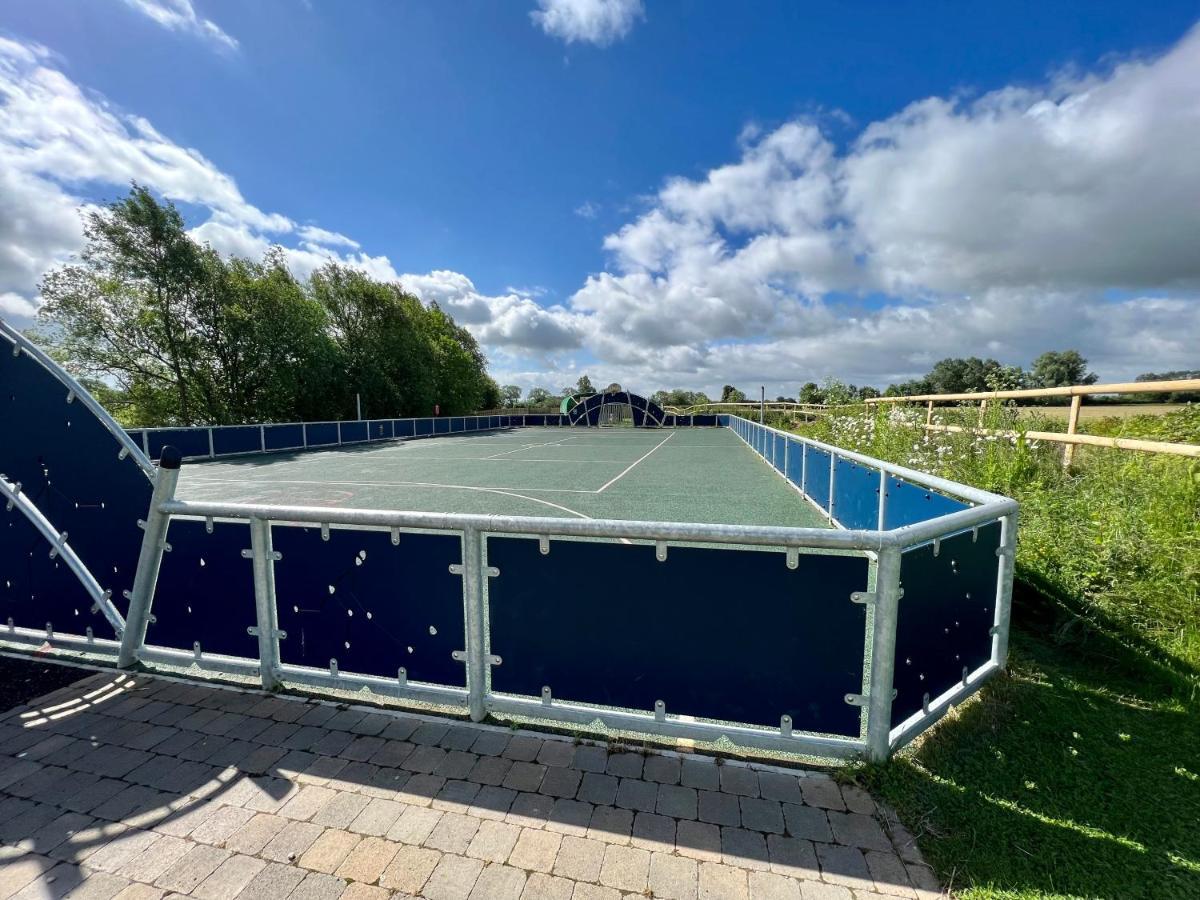 Paws Lodge, Hot Tub, Pet Friendly South Cerney Exterior foto